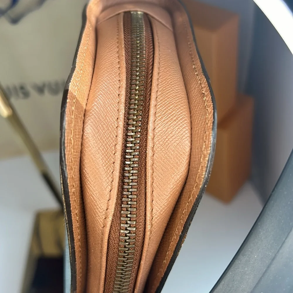 Louis Vuitton LOUIS VUITTON Clutch